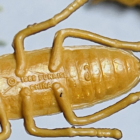 Insects Beetle Fly Weevil Mantis Spider Grasshopper 11 Pieces 2in Vintage 1989 - Picture 7 of 9